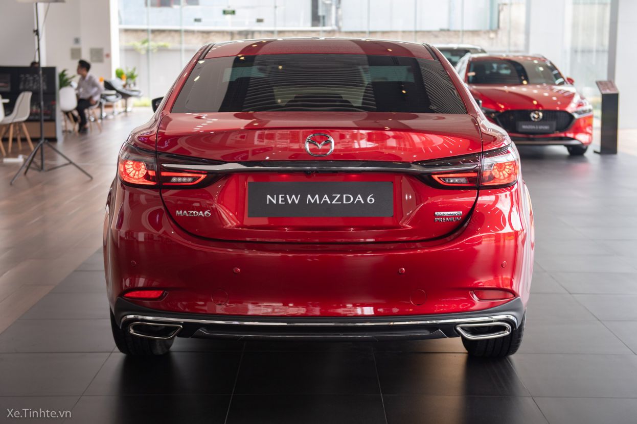 Đuôi xe Kia Mazda 6