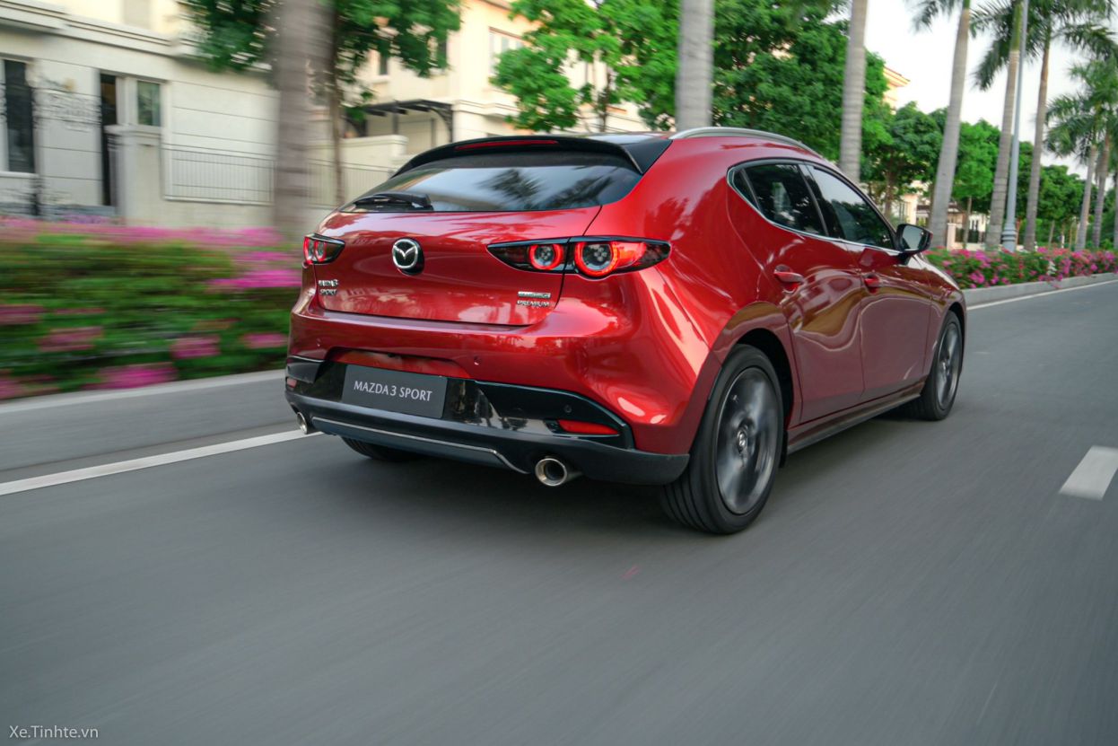 Đuôi xe KIA Mazda 3 Sport