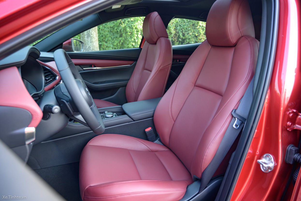 Ghế lái trước KIA Mazda 3 Sport