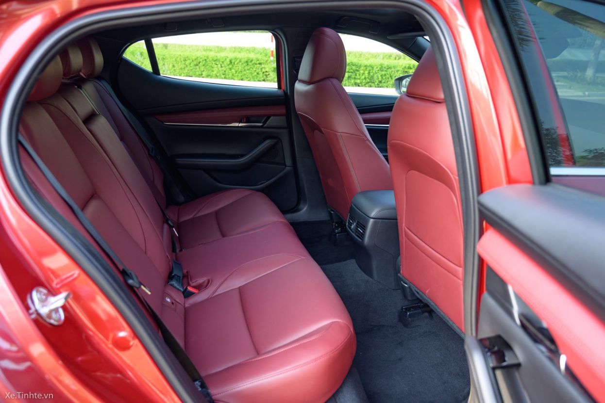 Khoang hành khách KIA Mazda 3 Sport
