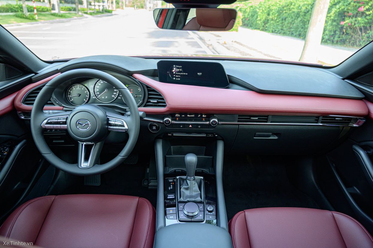 Khoang trước KIA Mazda 3 Sport