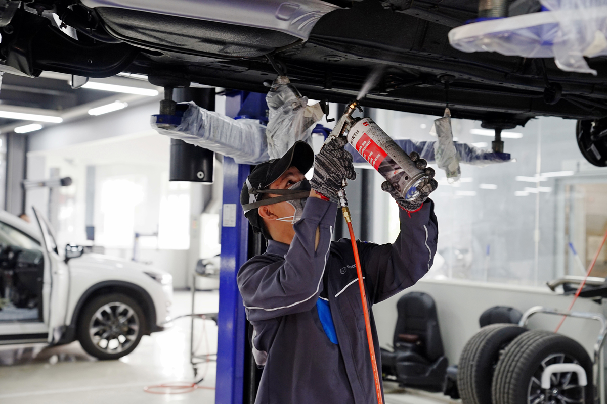 Dịch vụ phủ gầm, mã kẽm ống pô xe Mazda