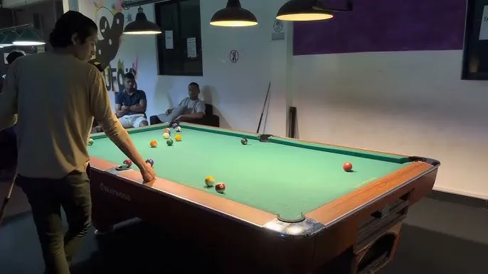 UFOs Pool Parlour & Pizzeria thumbnail 2