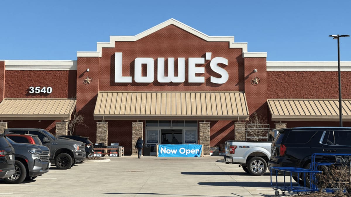 Lowe's storefront with Now Open banner, January 18, 2026