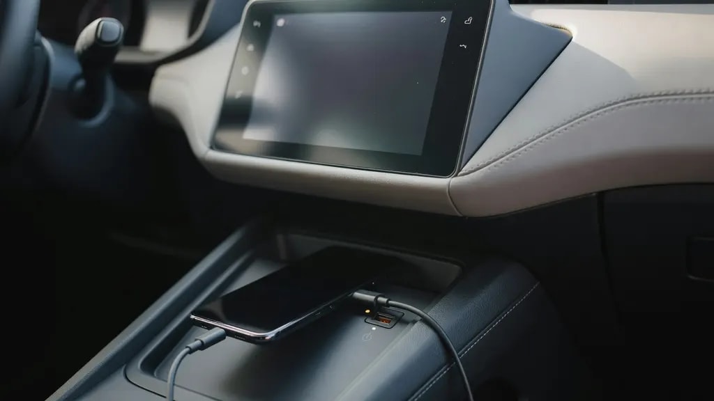 Jak Połączyć Telefon Z Samochodem – Bluetooth I USB