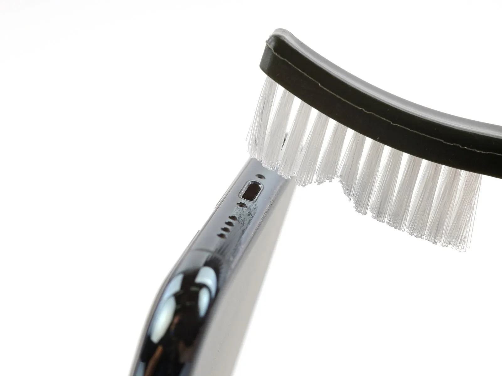 How to Clean your iPhone's Lightning Port