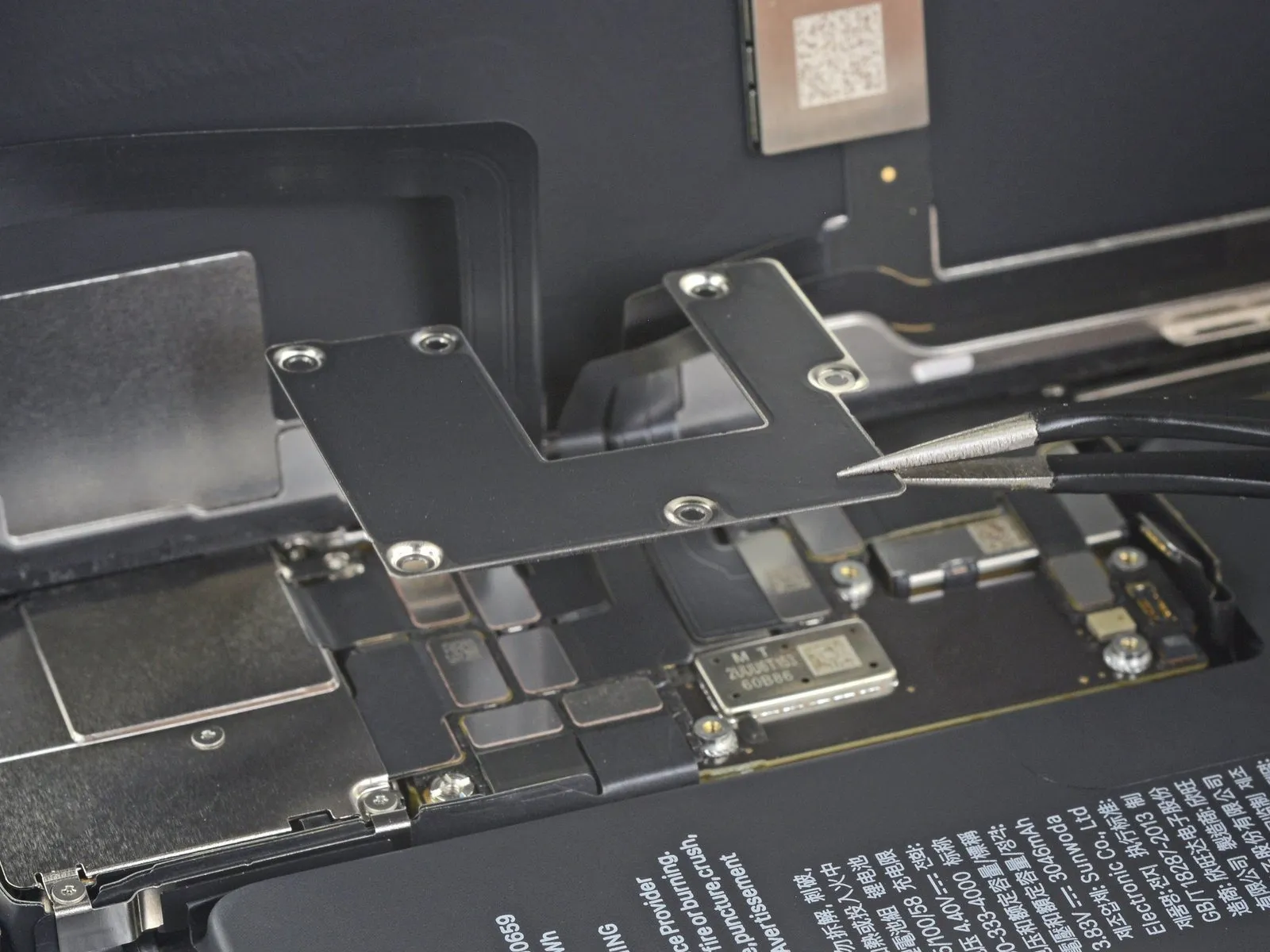 iPhone 11 Pro Earpiece Speaker and Front Sensor Assembly Replacement
