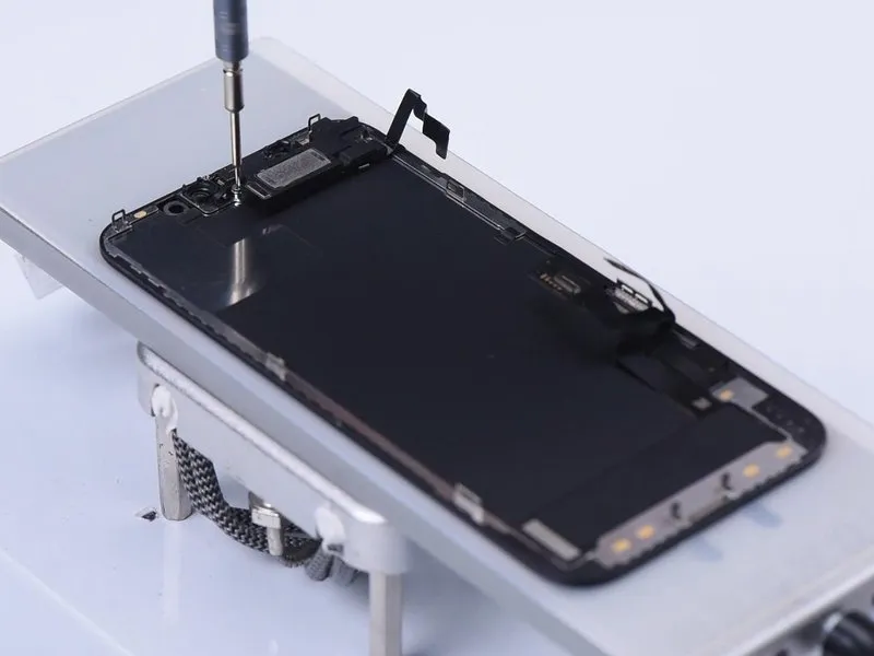 iPhone 12 Screen Refurbishment