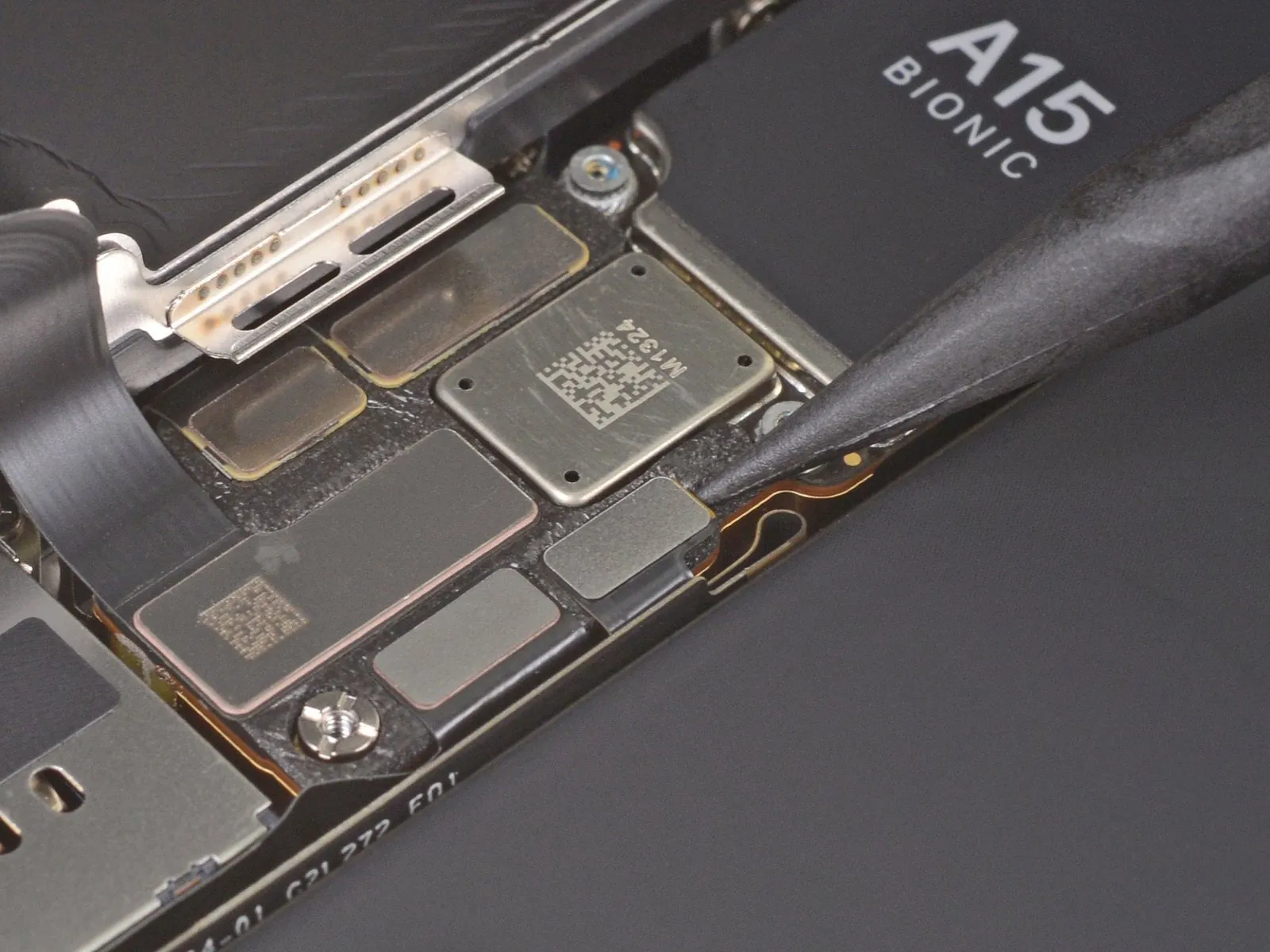 iPhone 13 SIM Card Reader Replacement