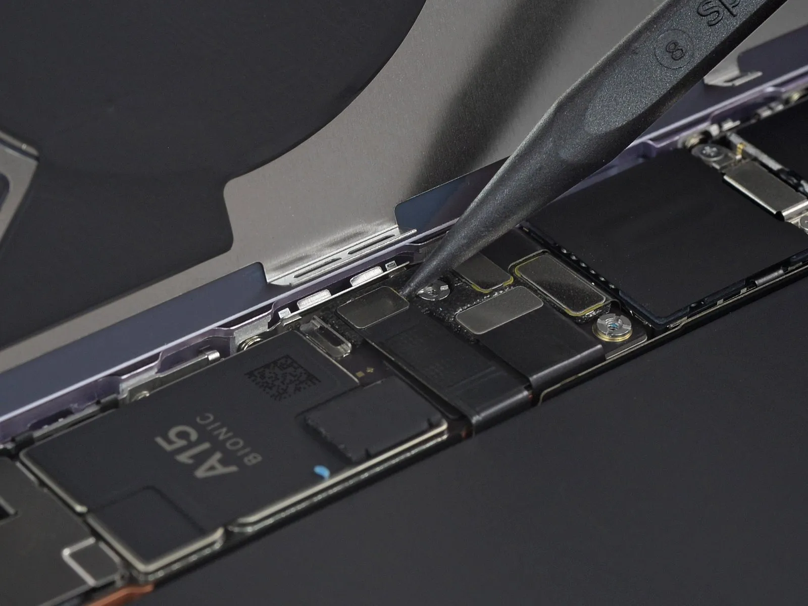 iPhone 14 Plus Rear-Facing Camera Assembly Replacement