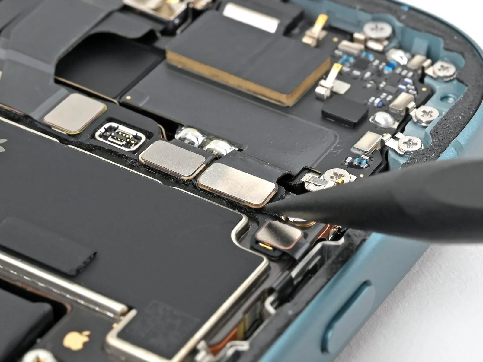 iPhone 16 Plus Earpiece Speaker Replacement