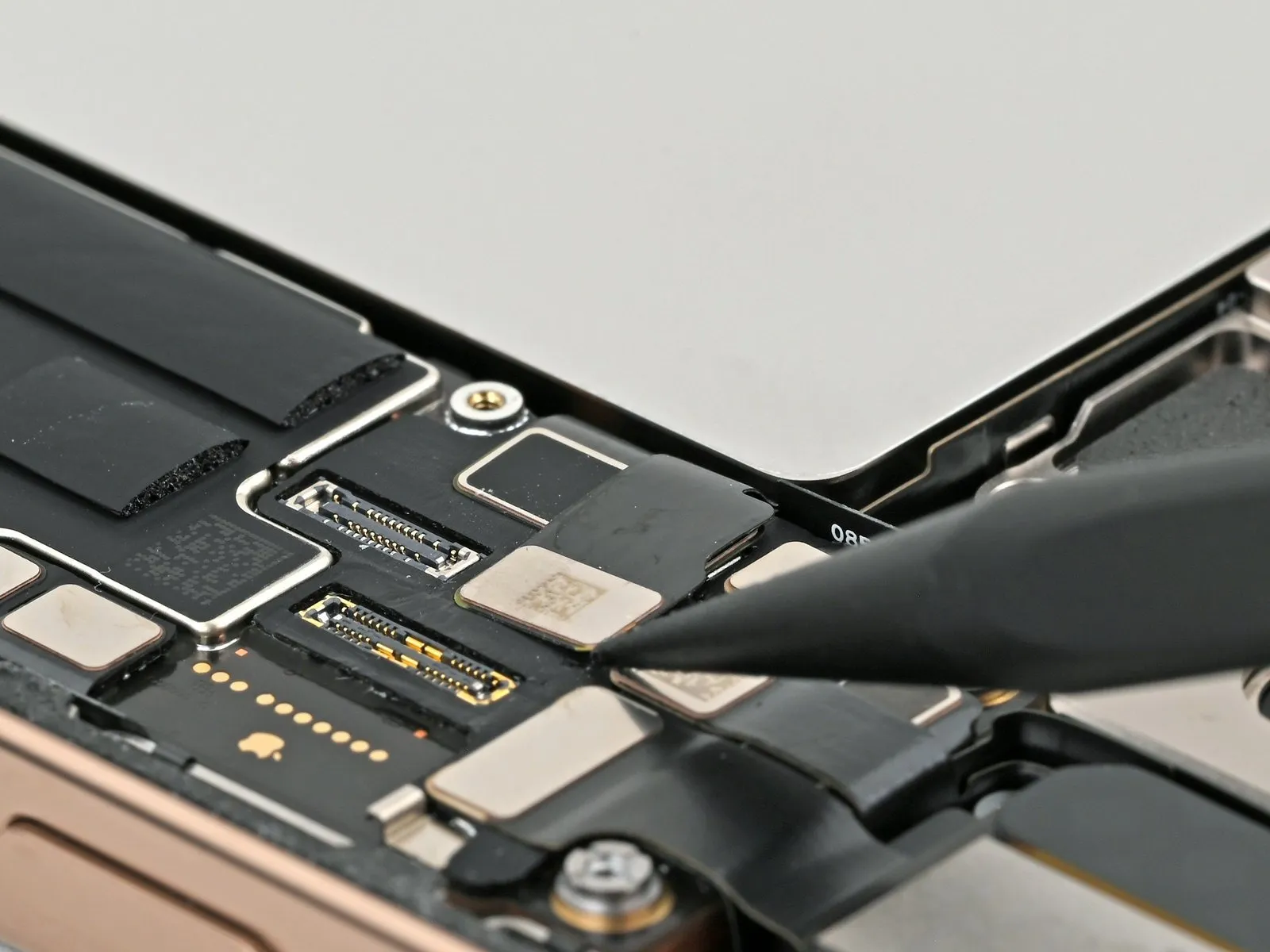 iPhone 16 Pro Rear Cameras Replacement