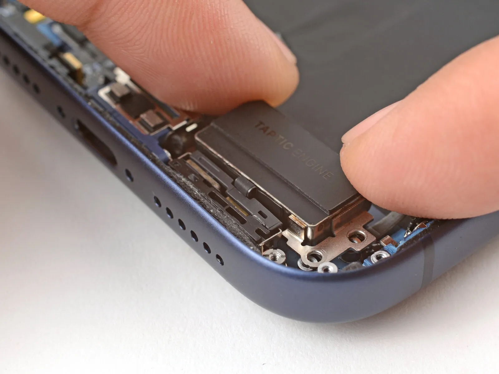 iPhone 17 Pro USB-C Port Assembly Replacement