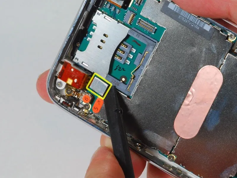 iPhone 3GS Rear Panel Replacement