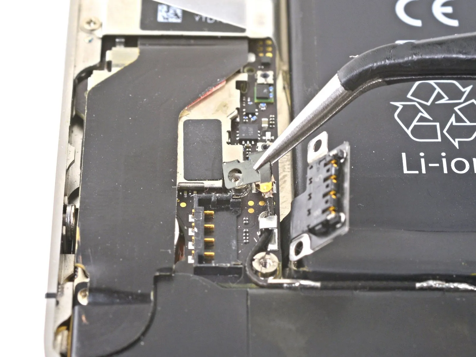 iPhone 4S Upper Antenna Replacement