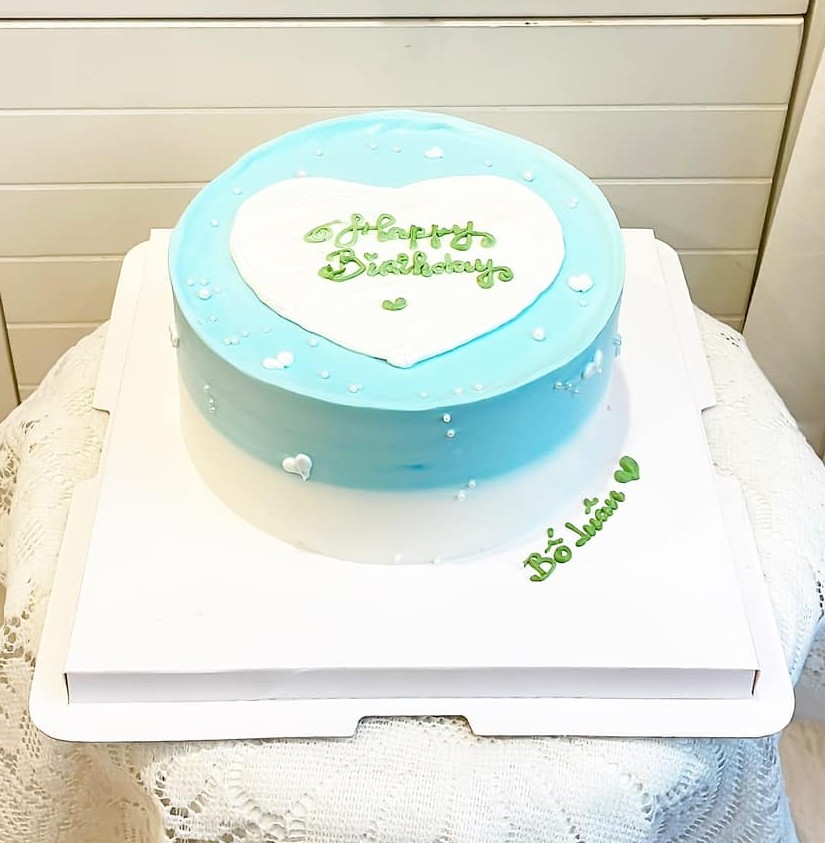 Bánh Sinh Nhật Vẽ Trái Tim Xanh Pastel