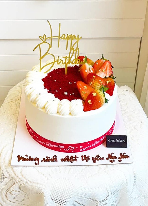 Bánh sinh nhật dâu tây đỏ