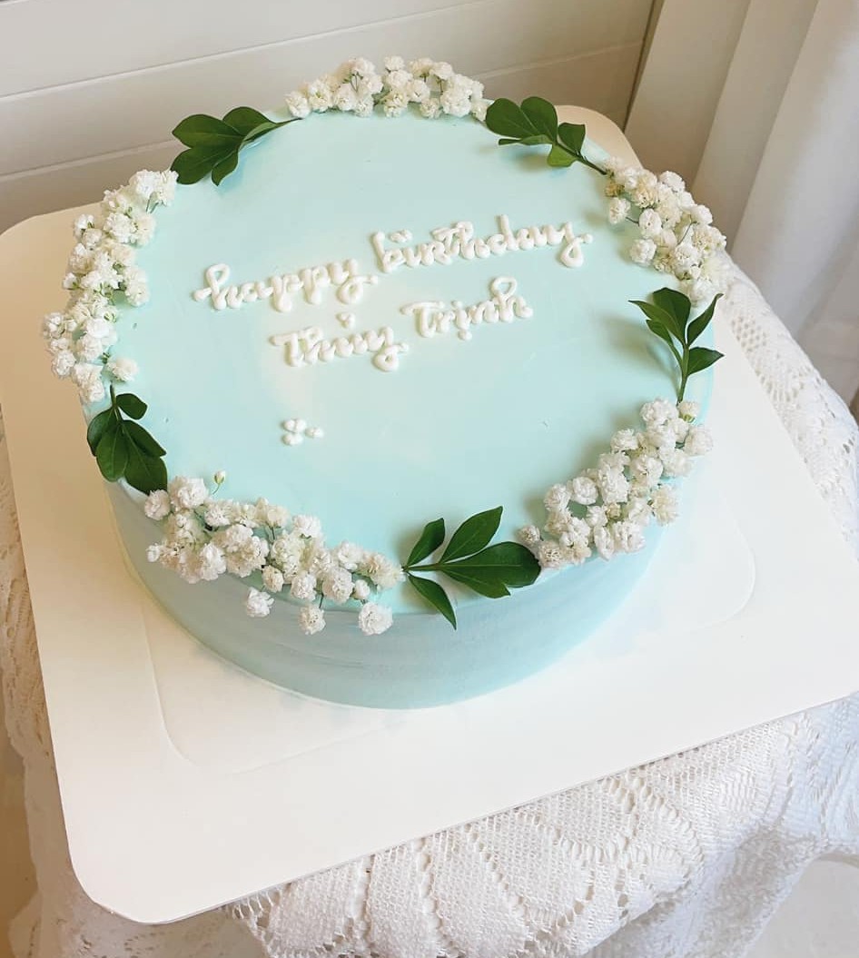 Bánh kem hoa baby trắng