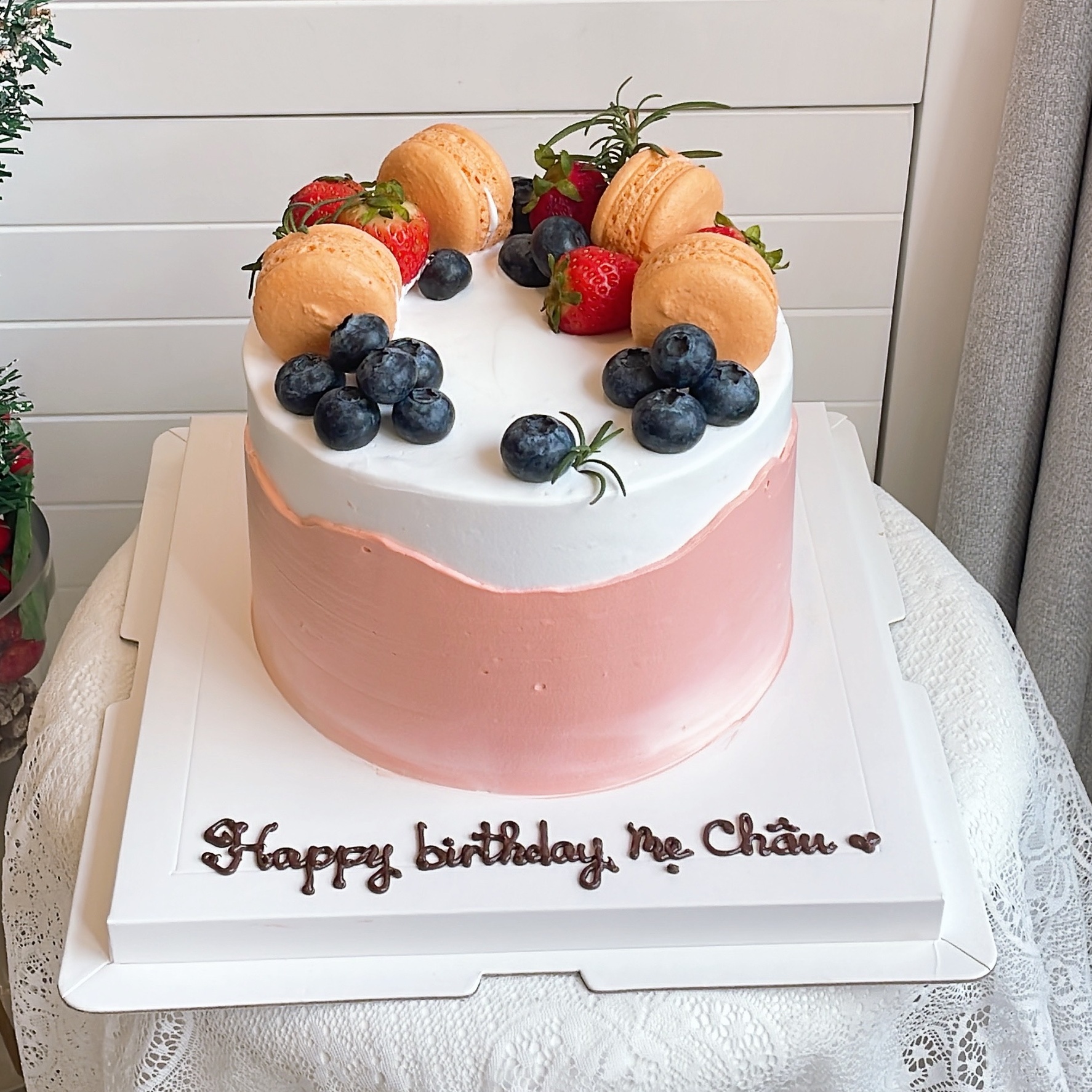 Bánh kem sinh nhật pastel hồng trắng