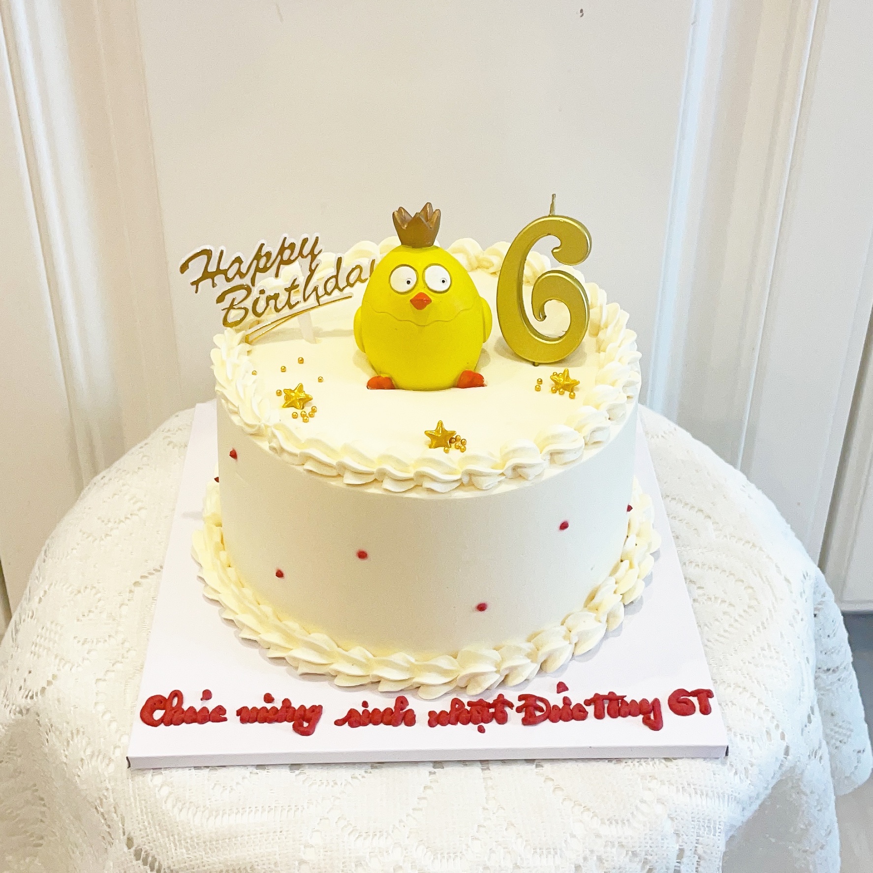Bánh sinh nhật gà con đội vương miện