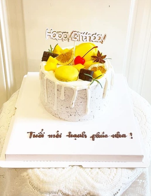 Bánh sinh nhật kem tươi trang trí trái cây