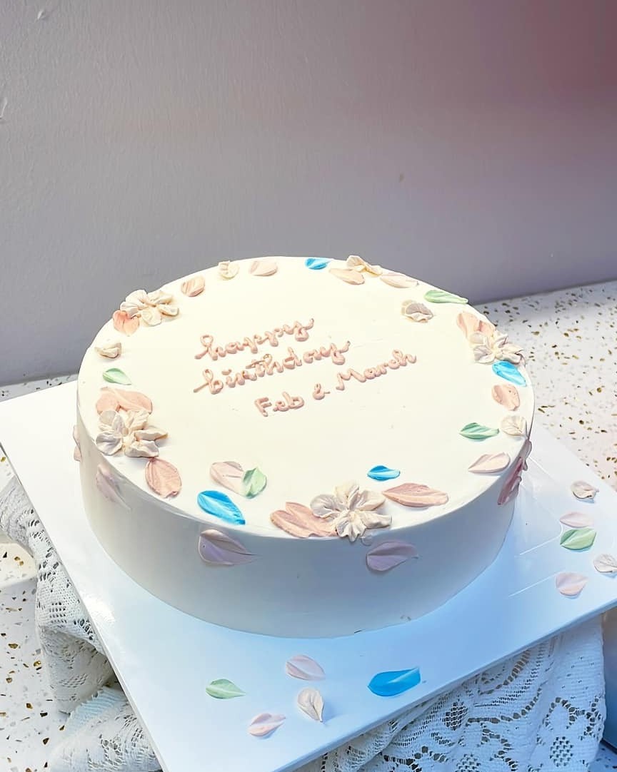 Bánh kem hoa lá pastel