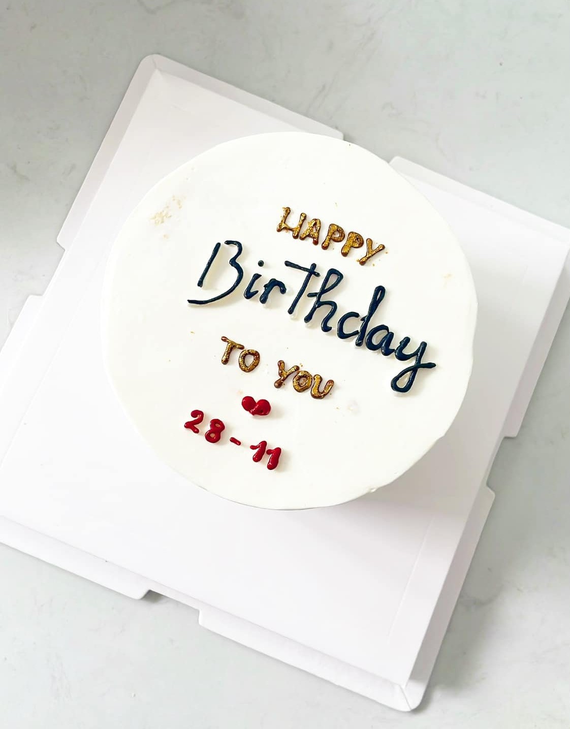 Bánh sinh nhật chữ Happy Birthday