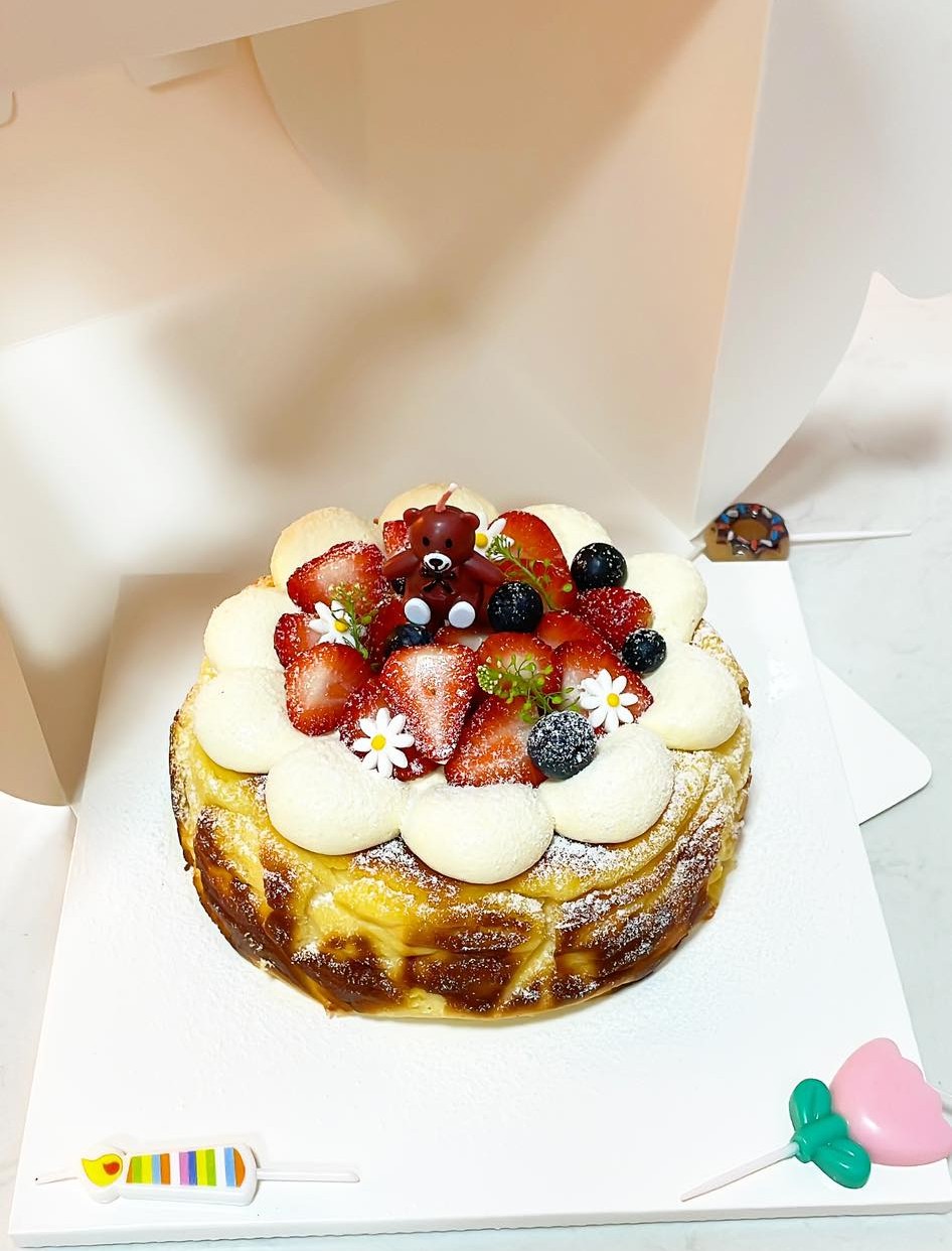 Bánh Basque Cheesecake Dâu Gấu