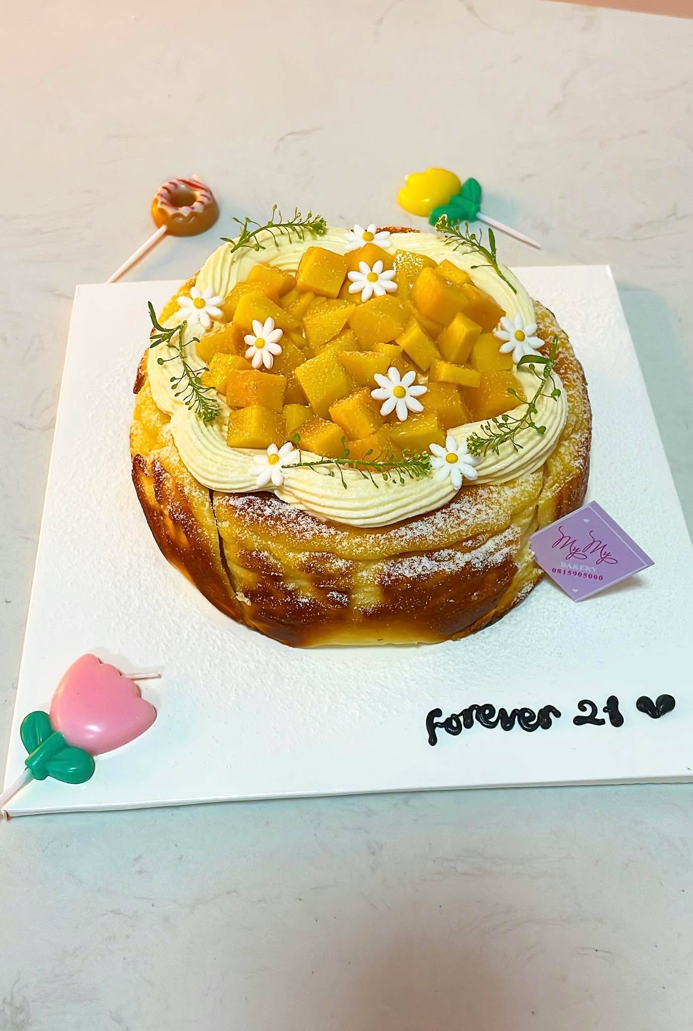 Bánh Basque Cheesecake xoài hoa cúc