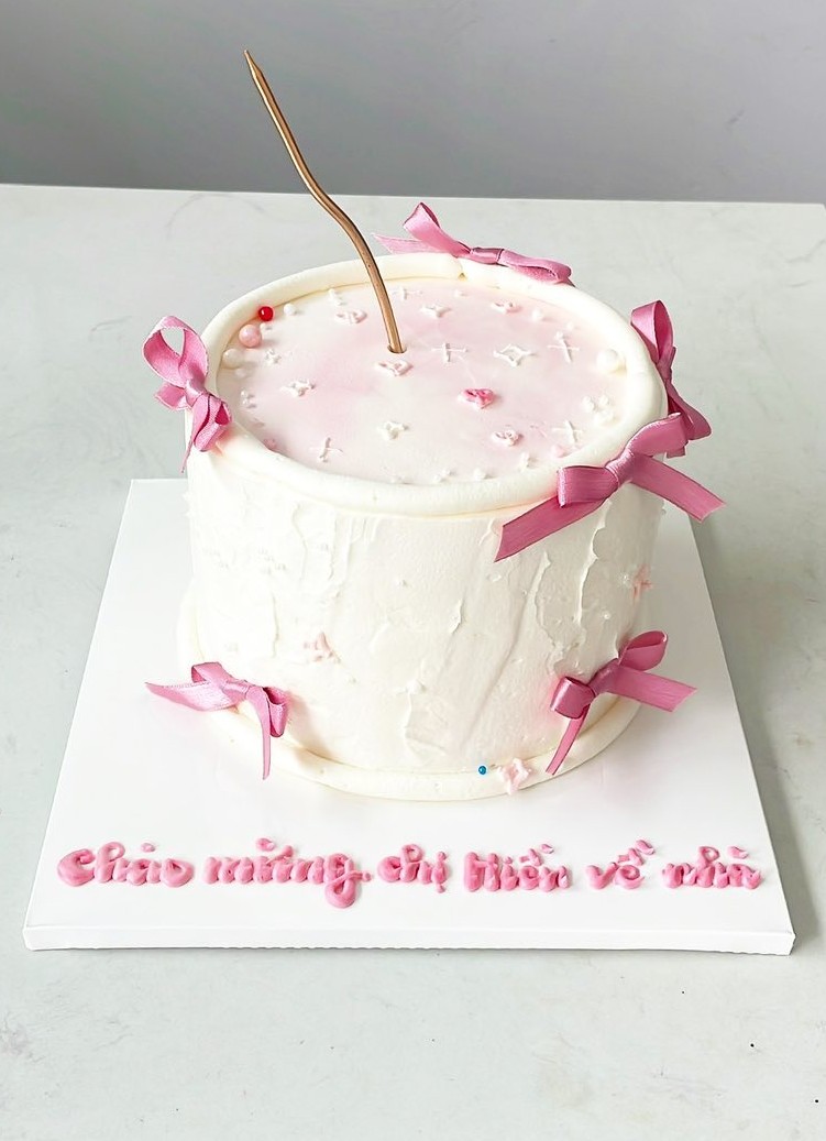 Bánh kem nơ hồng