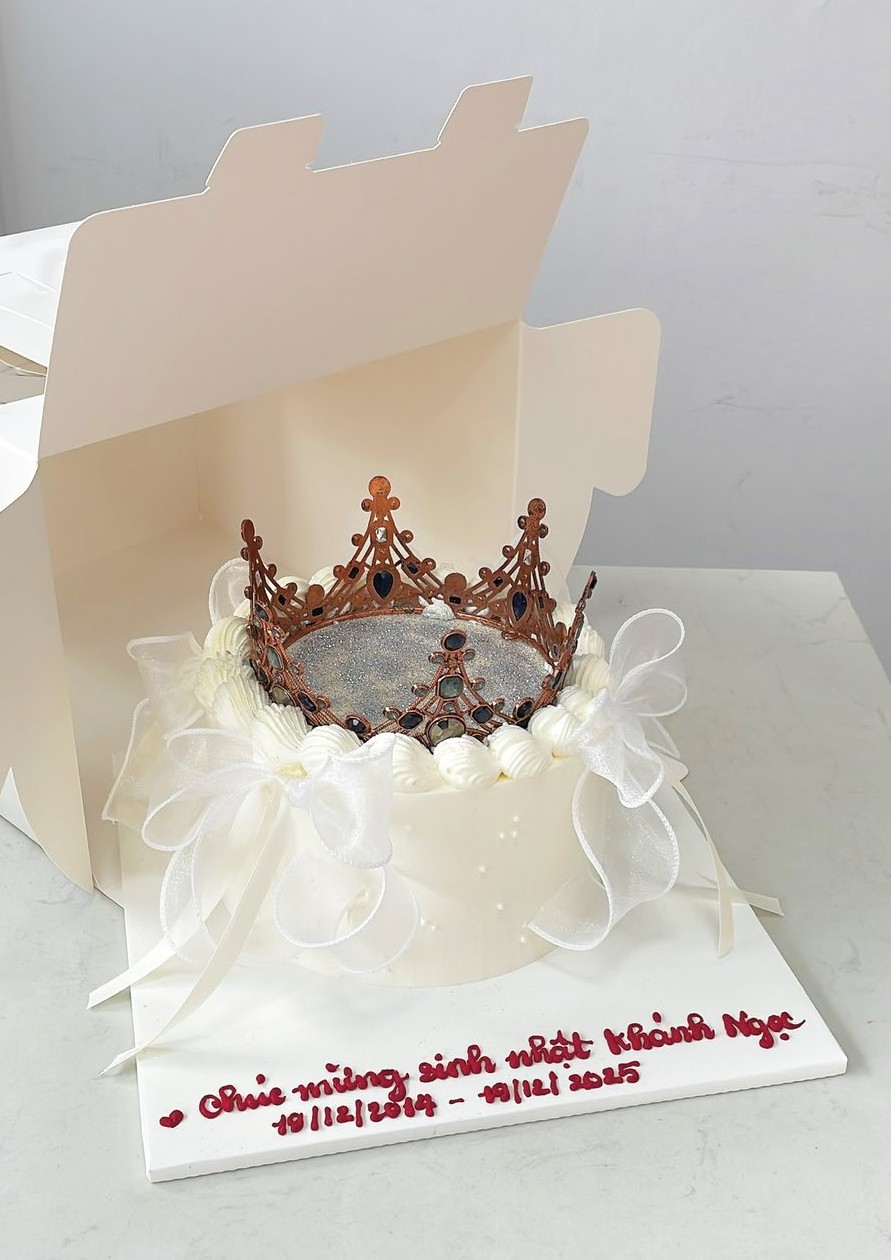 Bánh vương miện đồng đá xanh