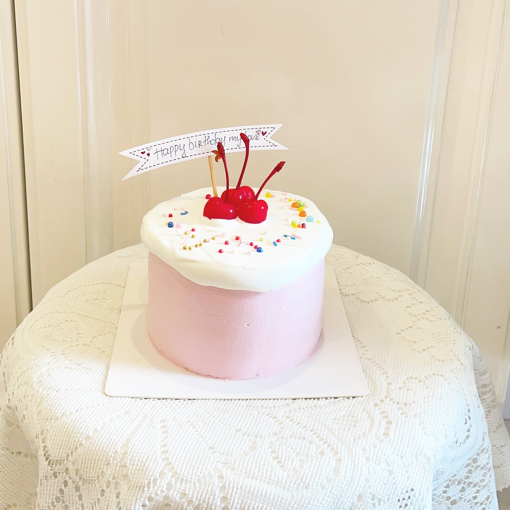 Bánh kem cherry hồng pastel mini