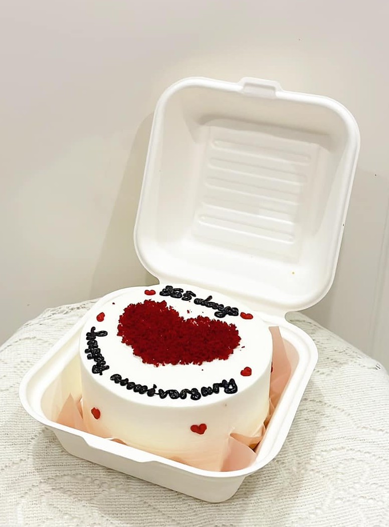 Bánh bento tim đỏ anniversary