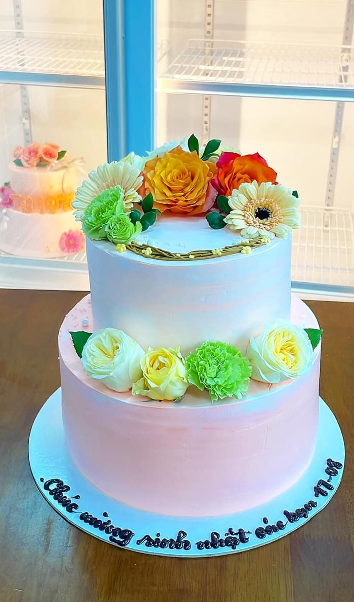 Bánh sinh nhật 2 tầng hoa tươi