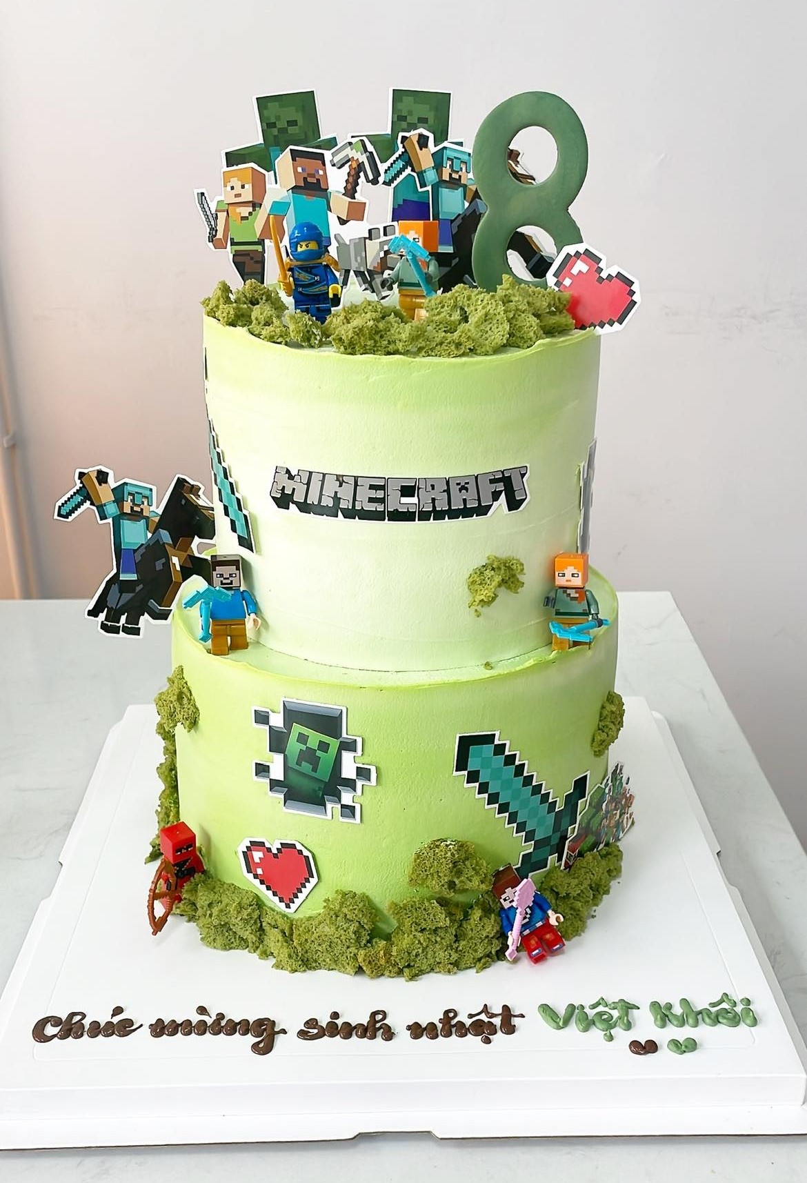 Bánh Minecraft hai tầng xanh lá