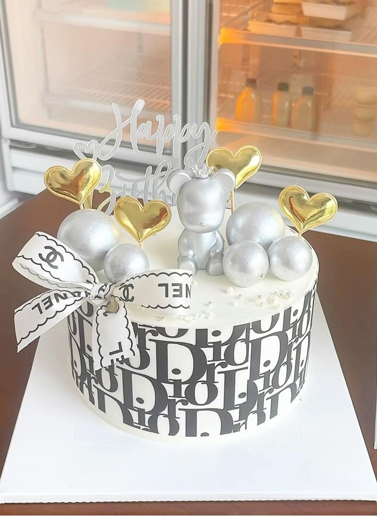 Bánh sinh nhật Dior Chanel thời trang