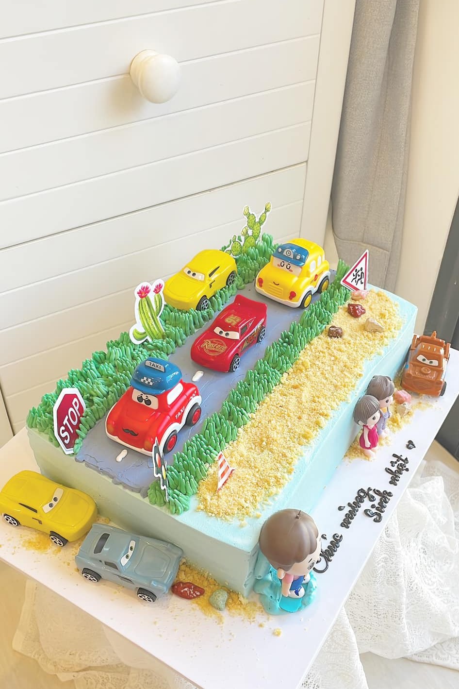 Bánh kem xe hơi Cars