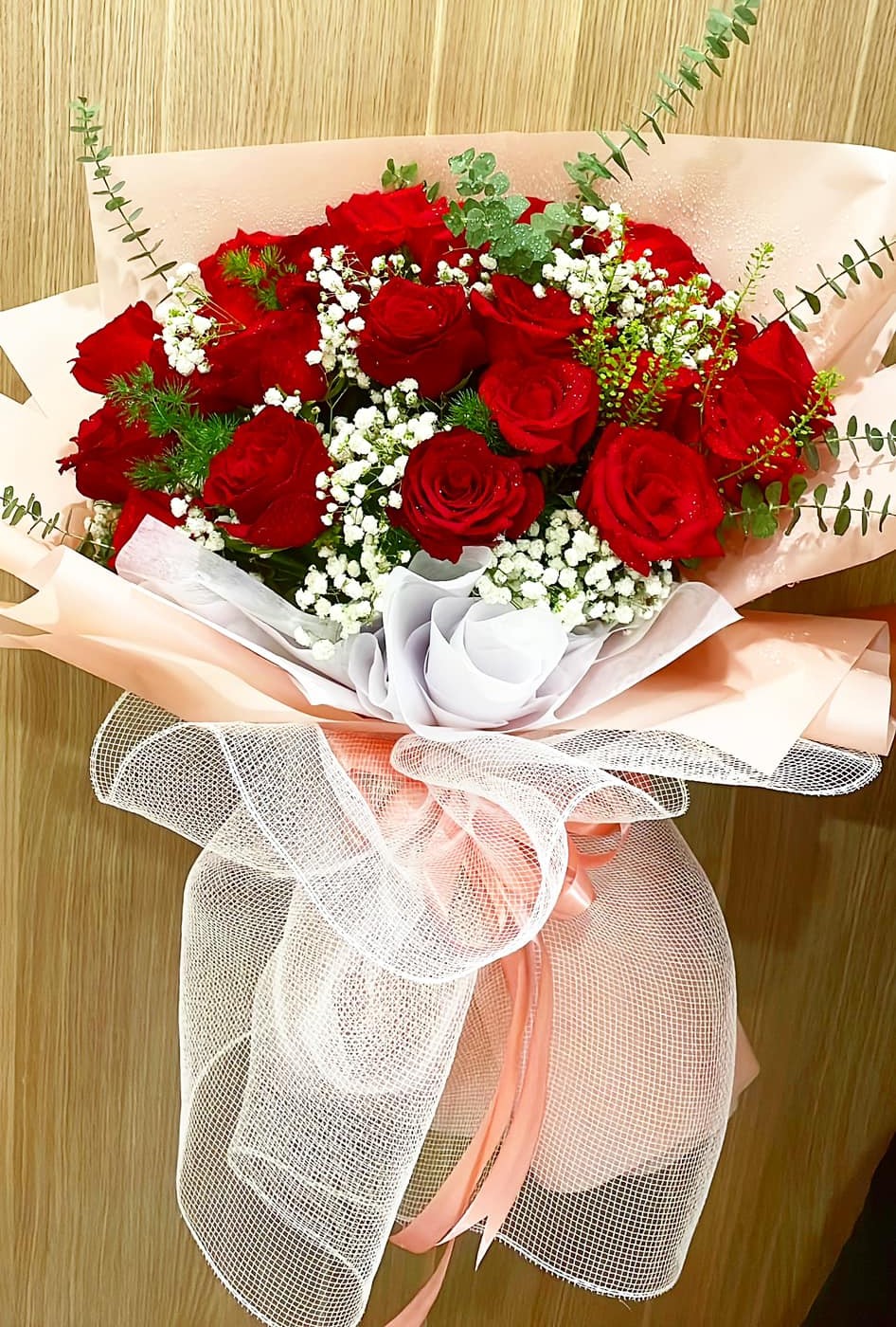 Bó hoa hồng đỏ giấy hồng đào