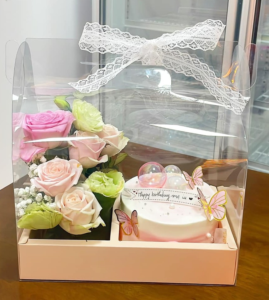 Bánh sinh nhật hoa tươi bướm hồng