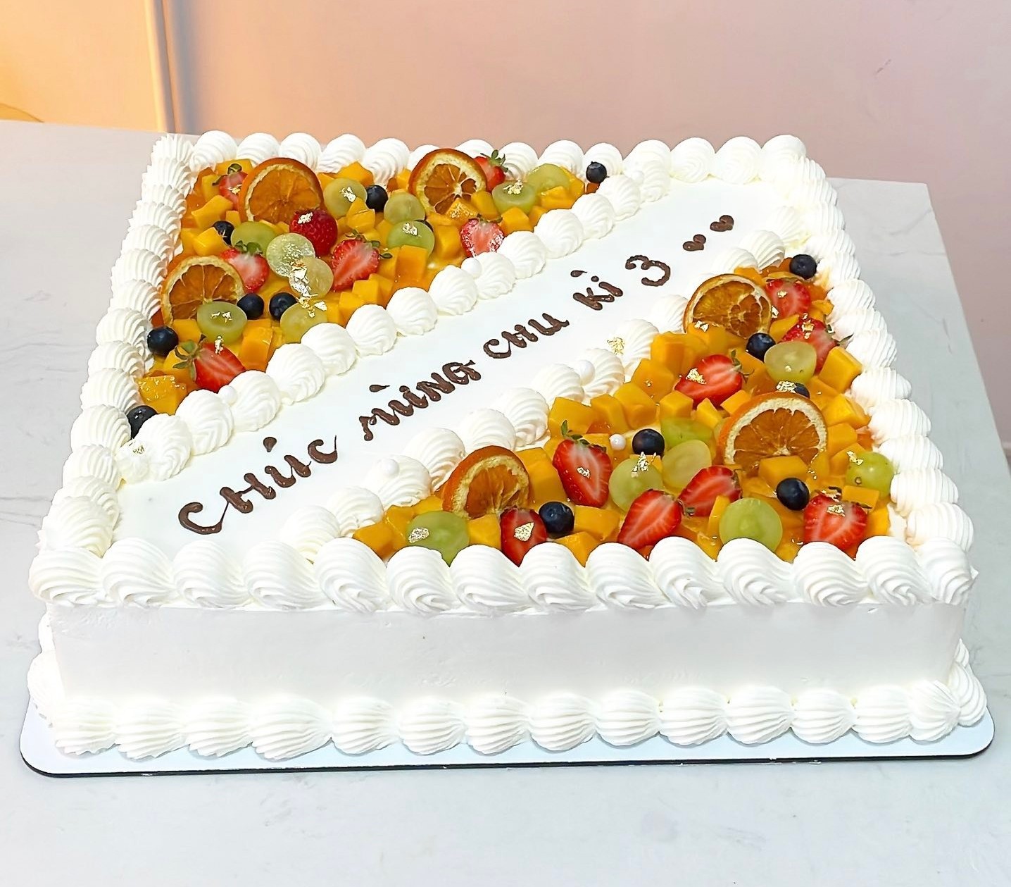 Bánh kem trái cây chữ nhật