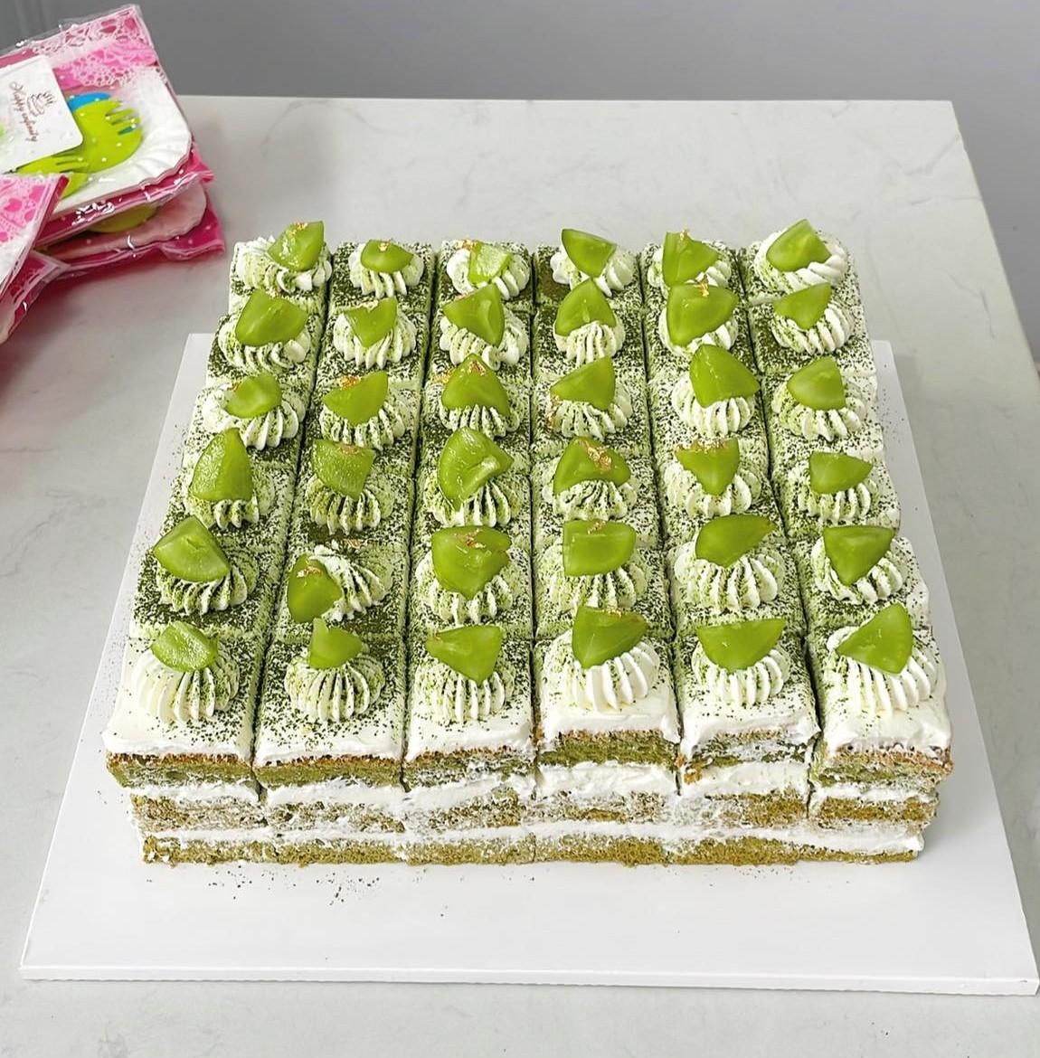 Bánh matcha trà xanh cắt sẵn