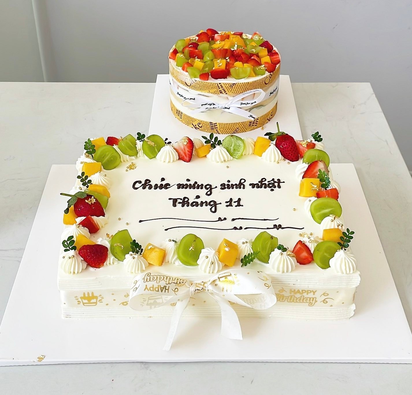Set bánh chữ nhật và bánh tròn trái cây