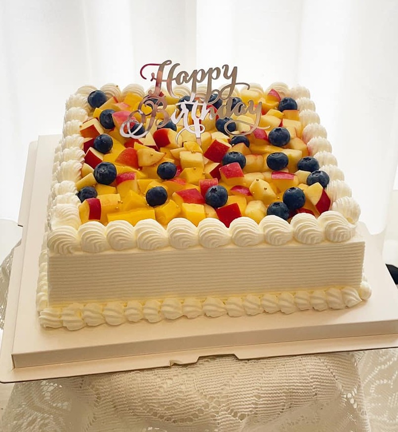 Bánh vuông trái cây xoài táo đỏ