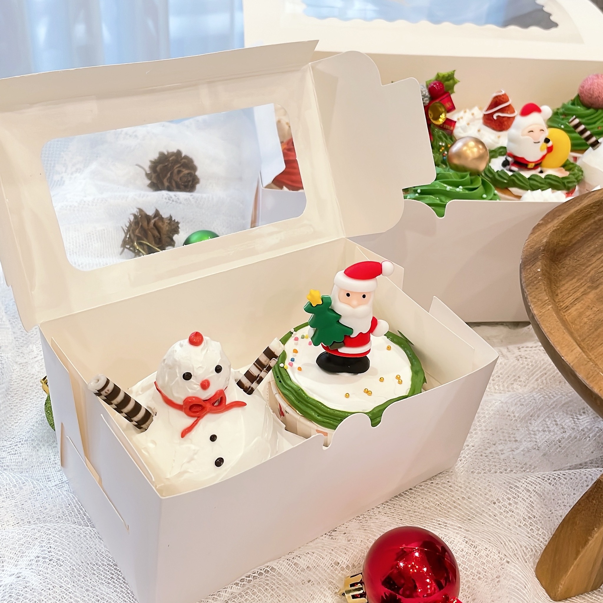 Cupcake Giáng Sinh người tuyết hộp đôi