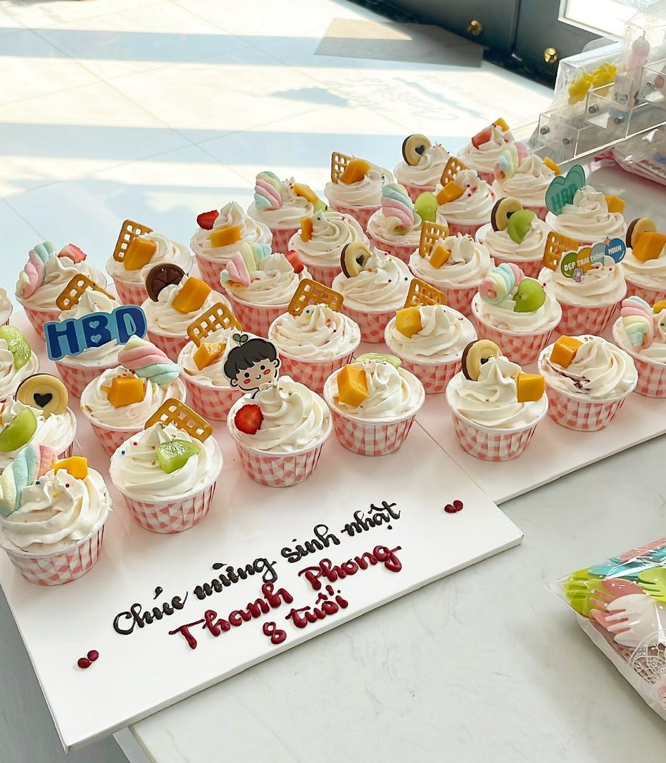 Cupcake sinh nhật bé trai