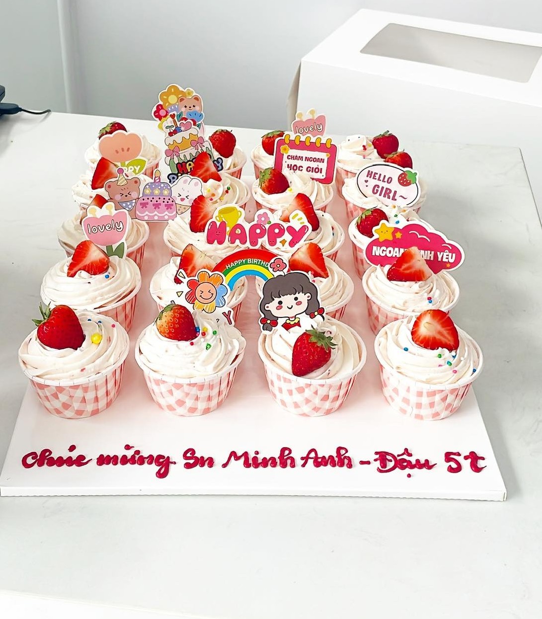 Set cupcake sinh nhật bé gái
