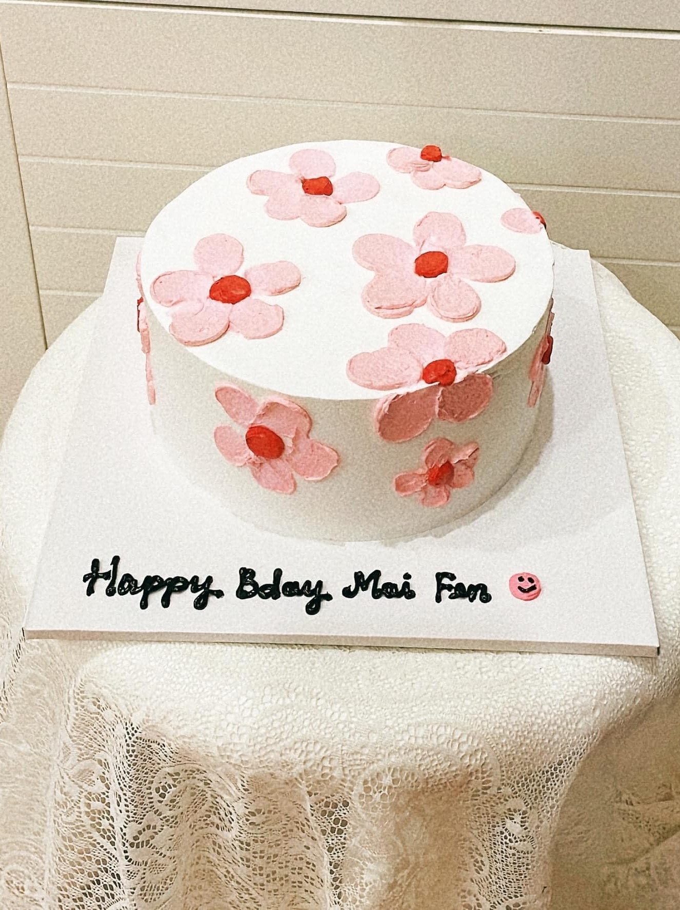 Bánh kem hoa cánh rơi