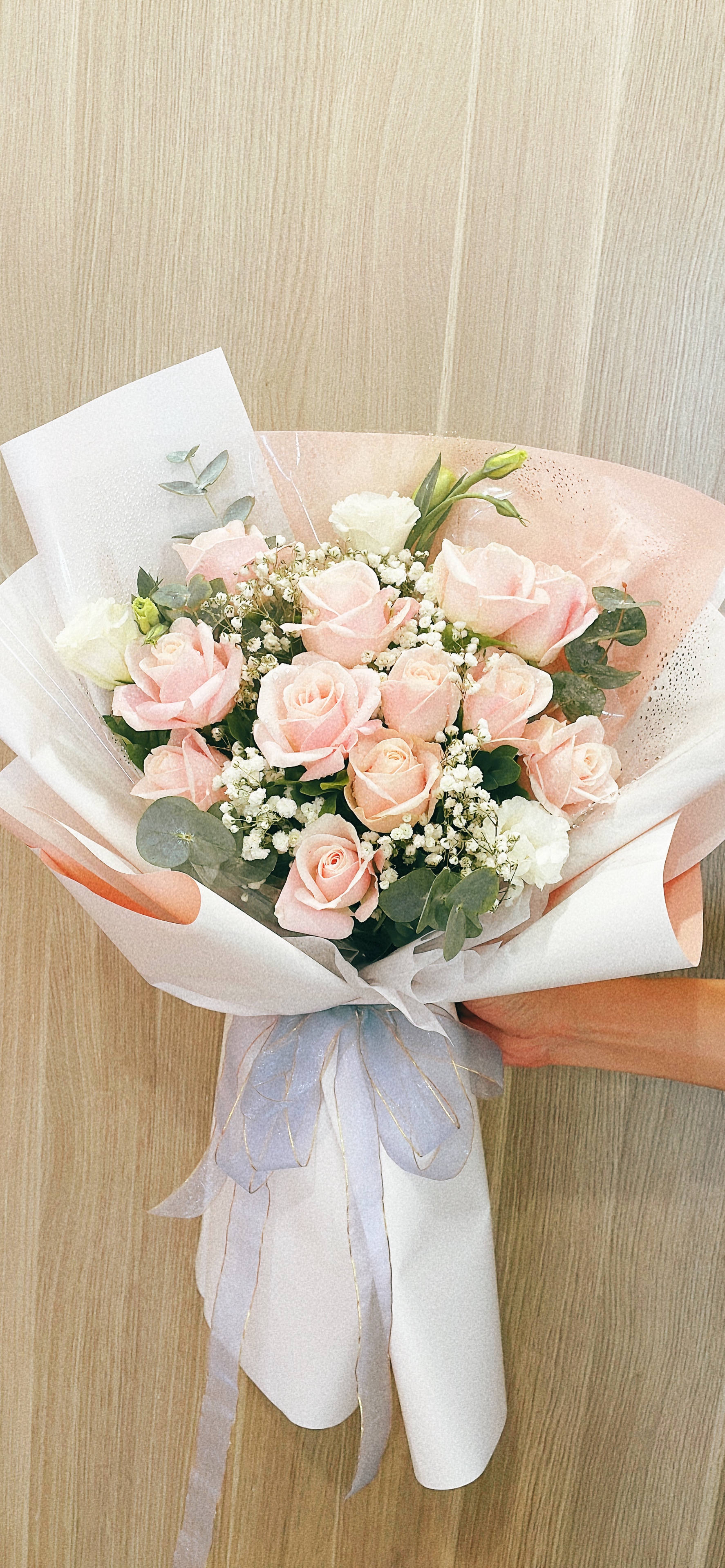 Bó hồng pastel lisianthus trắng