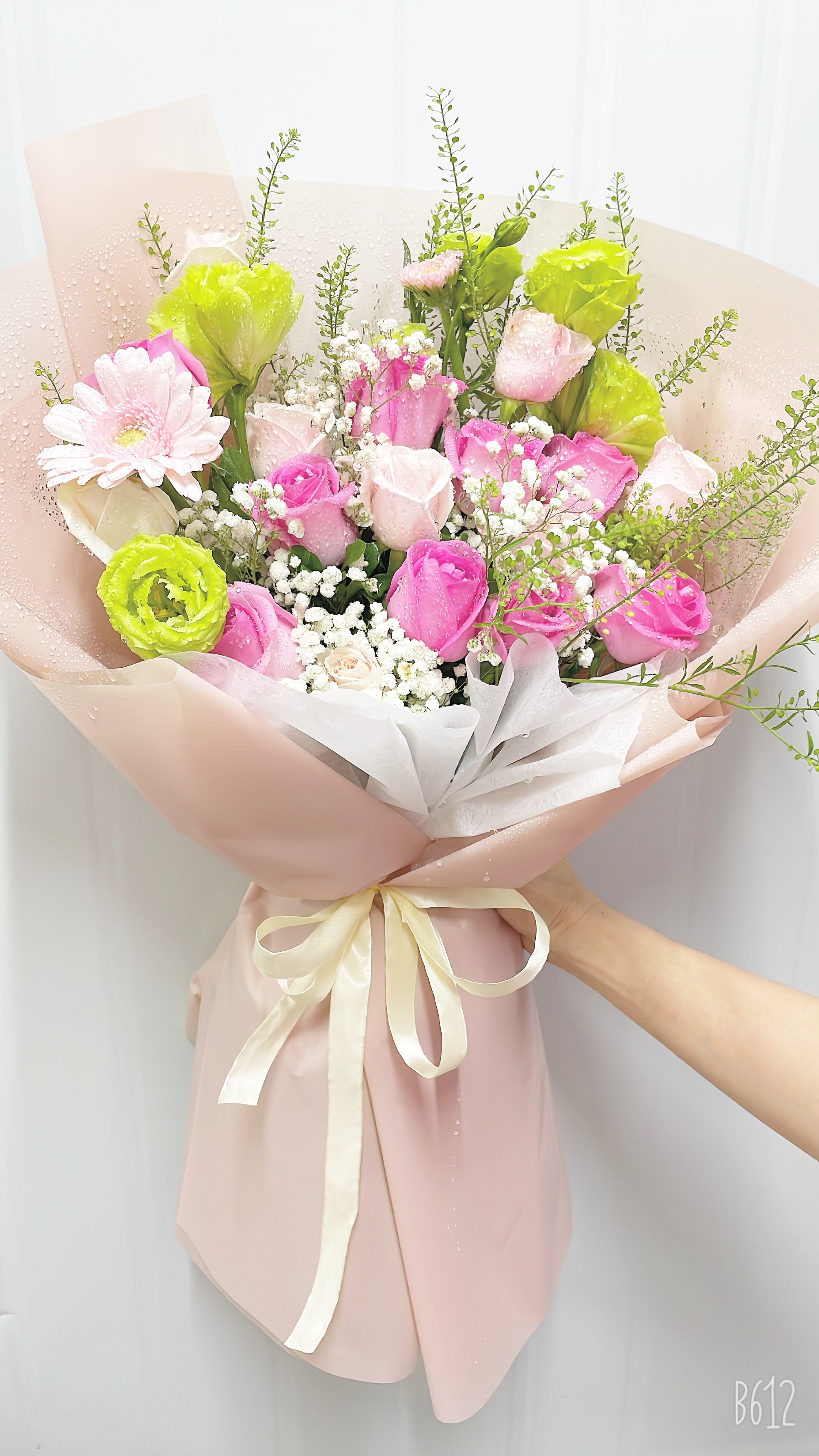 Bó hoa tươi hồng pastel