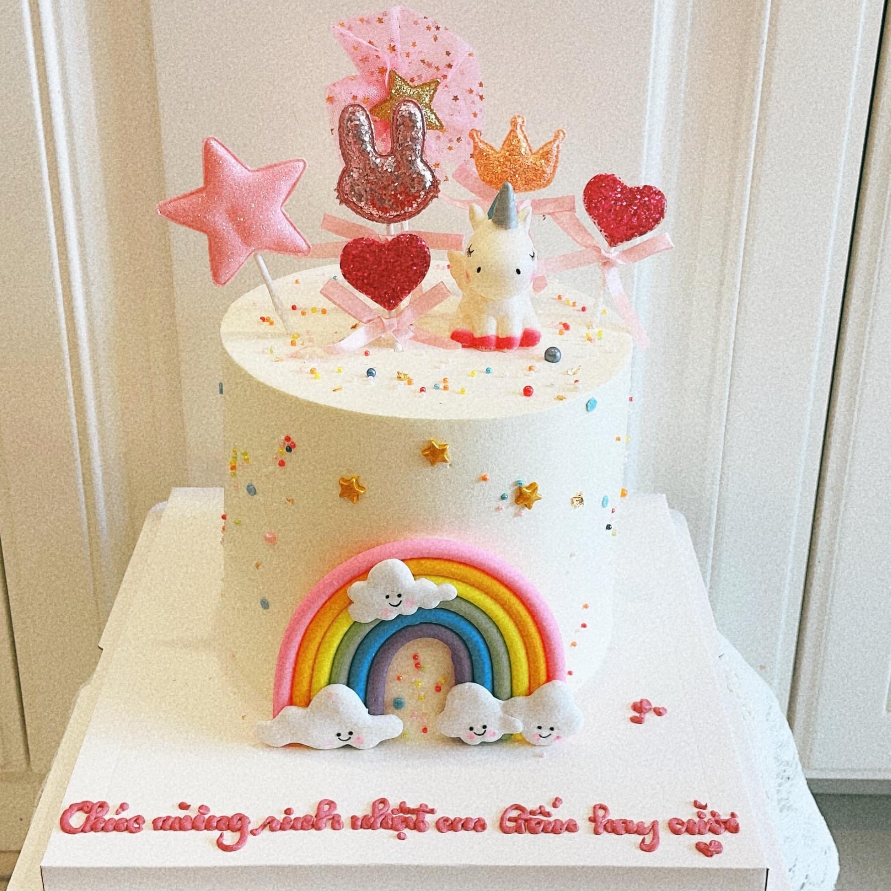 Bánh sinh nhật unicorn cầu vồng